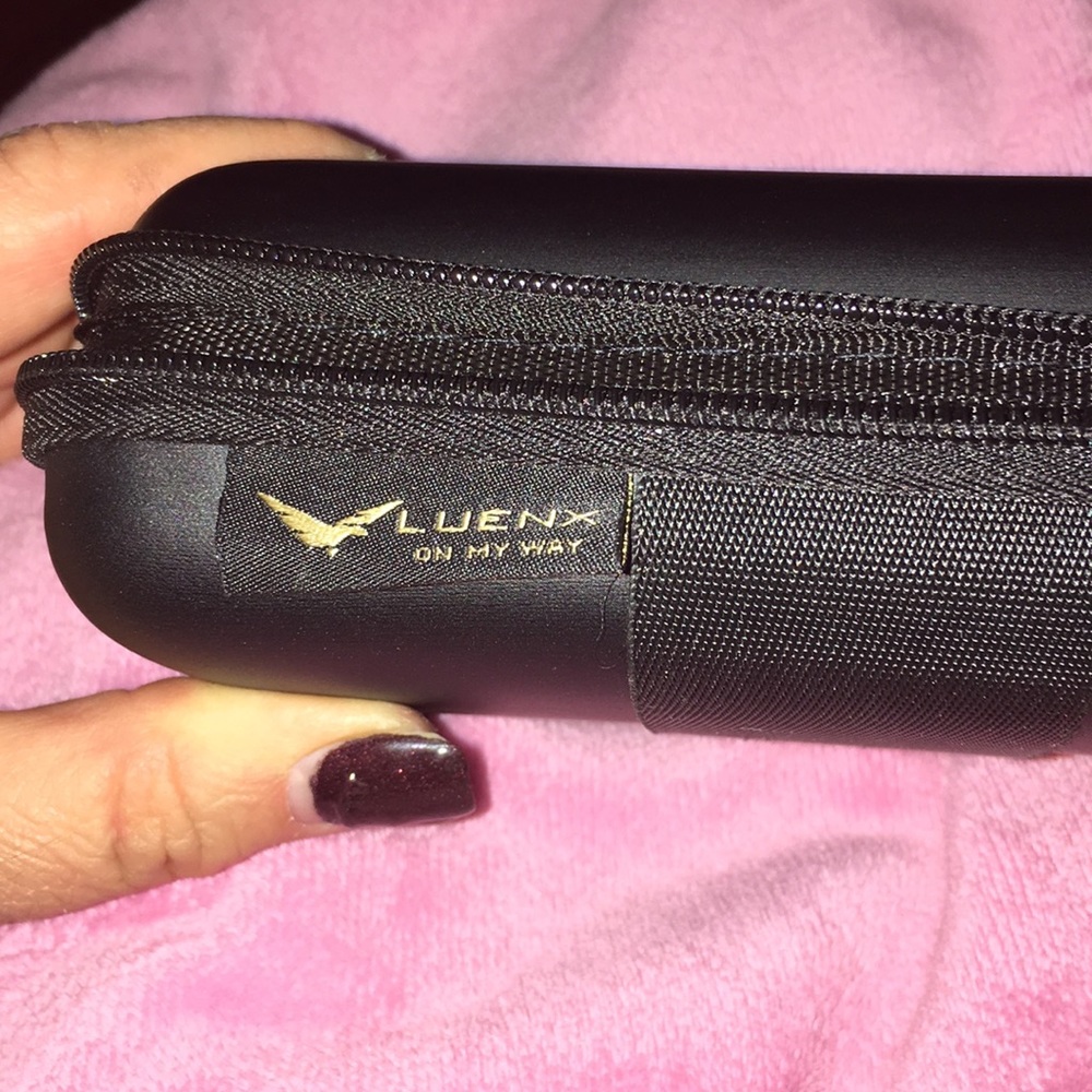 Luenx glasses case with carabiner/ cleaner cloth